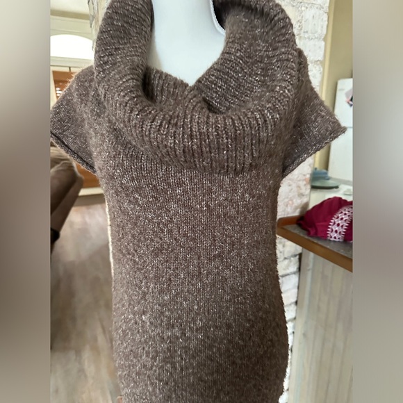 BCBG short sleeve sweater - Picture 3 of 5